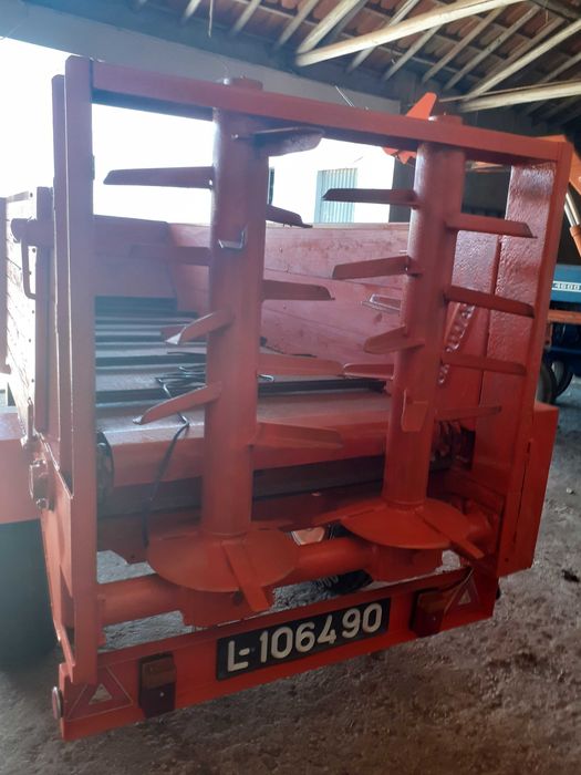 Reboque de espalhar estrume GALUCHO