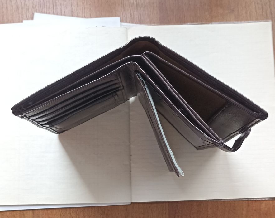 Портмоне - бумажник мужской.