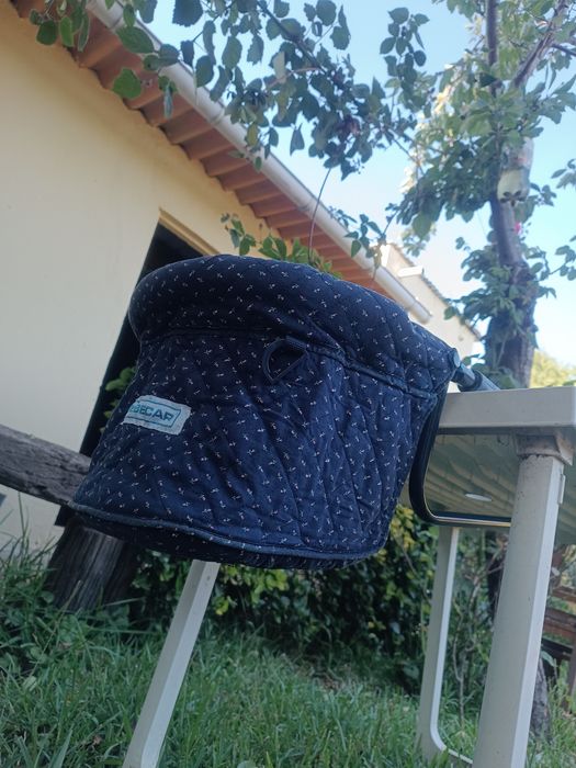 Cadeirinha de mesa para bebé