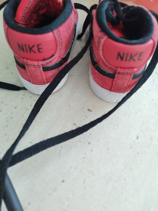 Buciki Nike czerwone