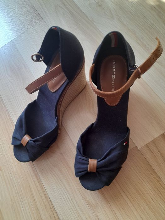 Sandały espadryle na koturnie  . Tommy Hilfiger