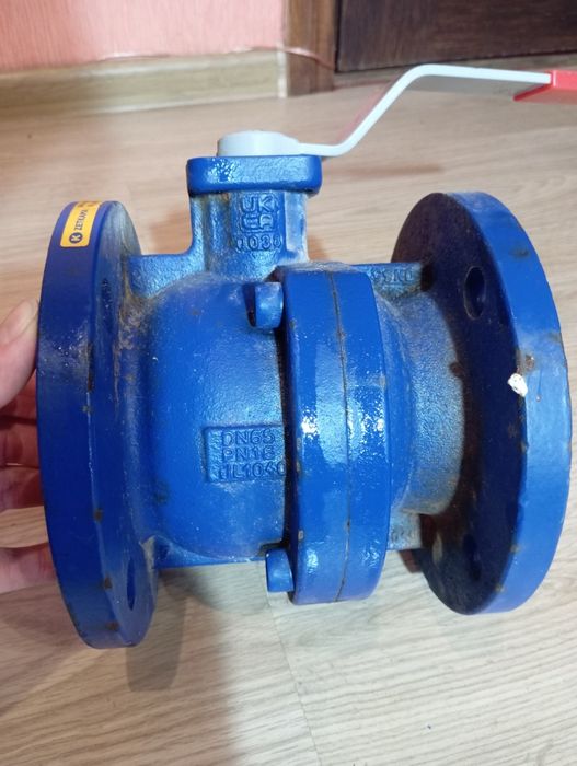 Фланцевий кран для промислового використання