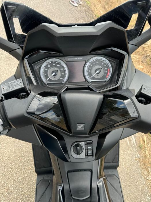 Mota honda forza, preta