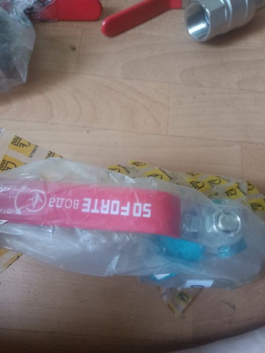 Краны шаровые новые 11/2"и11/4"клапана ,американки