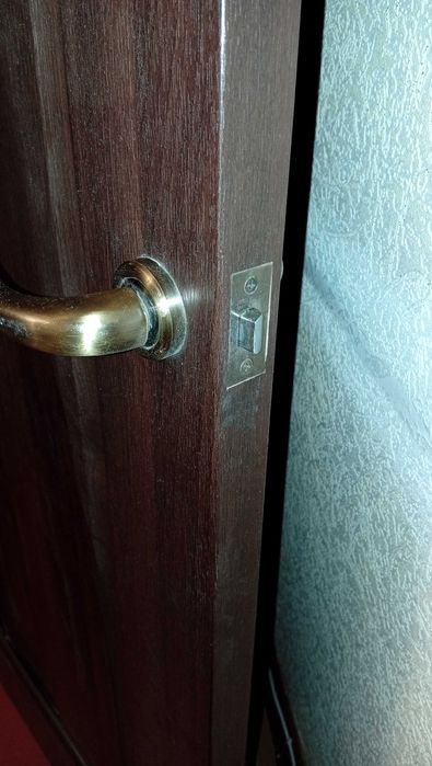 Двері дерев'яні для квартири або в кімнату