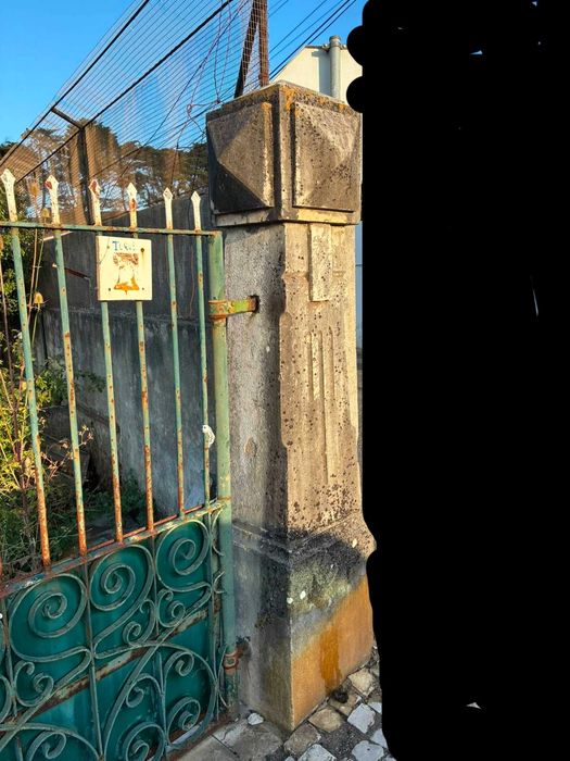 Pilares Antigos em Pedra + Painel de Azulejos Portugueses | Entrada de Quinta