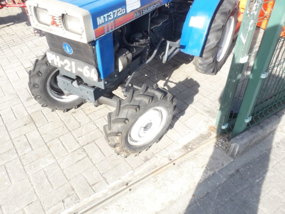 Trator Mitsubishi 4x4 com matrícula e capinadeira nova