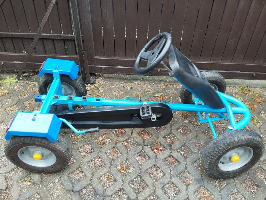 Gokart dwuosobowy dla dziecka i osoby dorosłej.