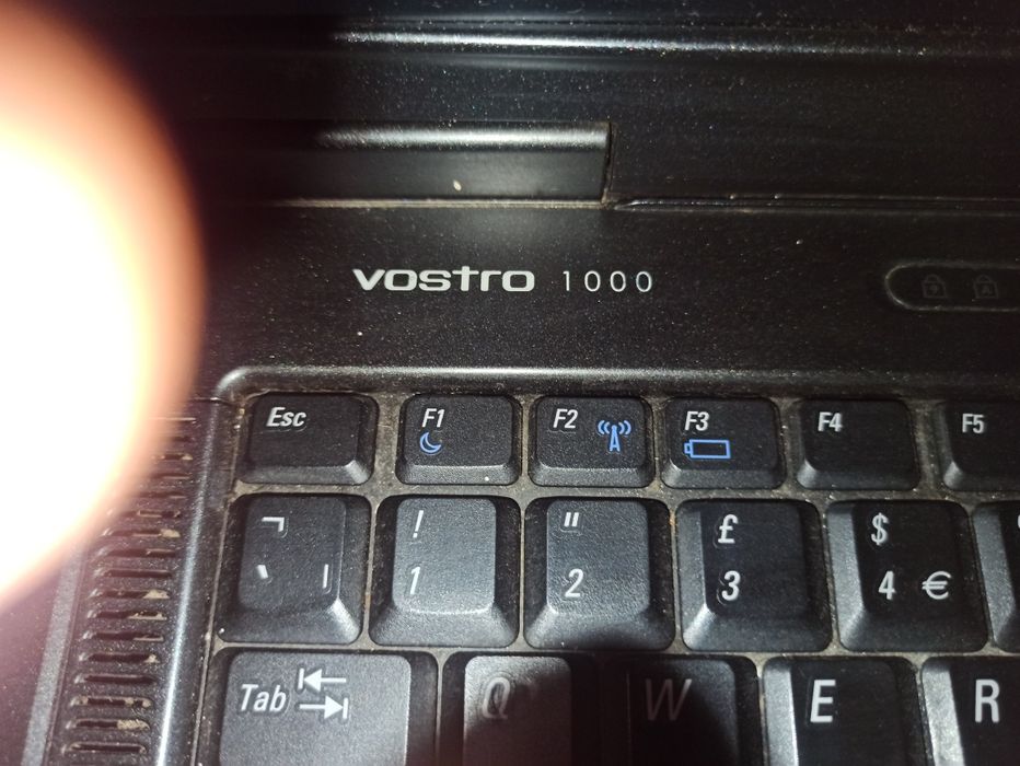 Sprzedam dwa stare laptopa HP Windows 7 i laptopa Dell