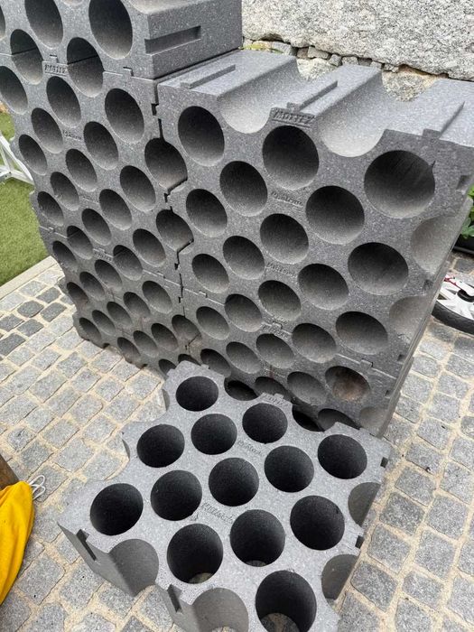 Stackable Wine Rack Made of Polystyrene – Holds 90 Bottles, 6×15 Configuration64552762469633123