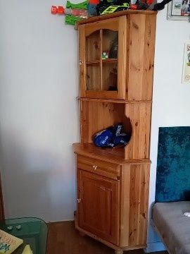 Witryna sosnowa narożna