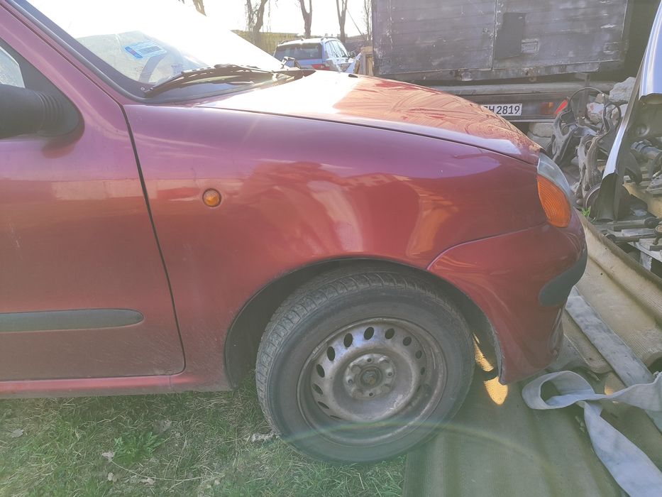 Błotnik Seicento przedni prawy bordo 132f