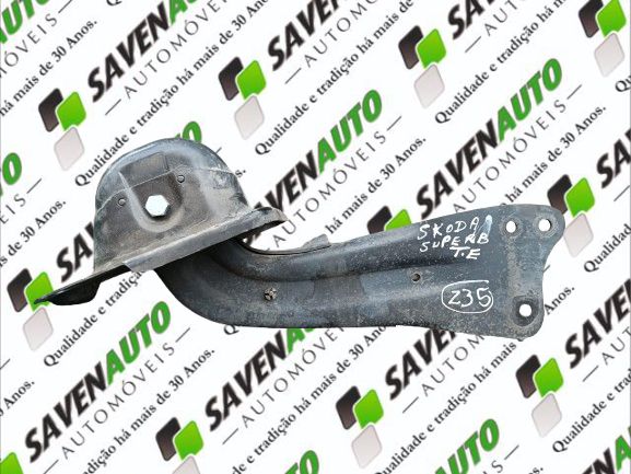 Braço de suspensão trás esquerdo SKODA Superb II Hatchback (3T4)
