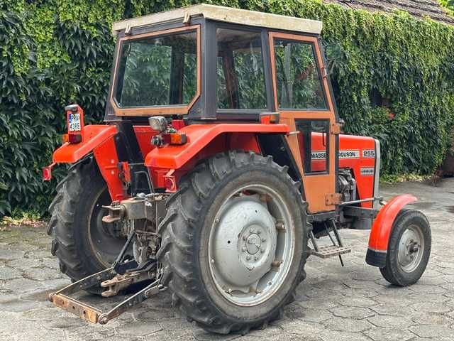 Massey Ferguson 255