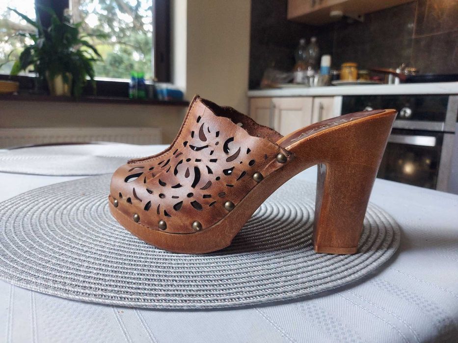 sprzedam nowe skórzane damskie buty na koturnie