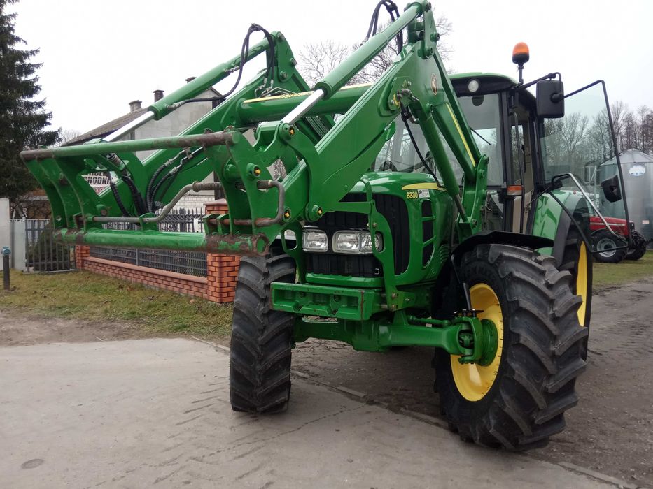 John Deere 6330 z ładowaczem