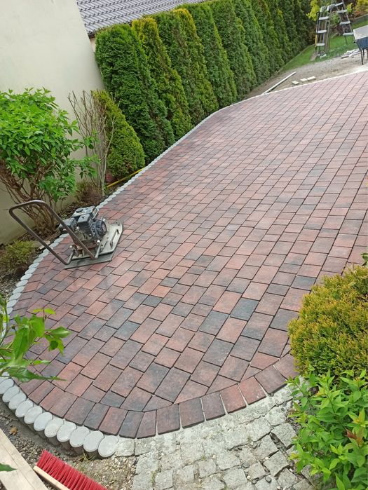 Usługi brukarskie, układanie kostki brukowej, minikoparka, wozidło