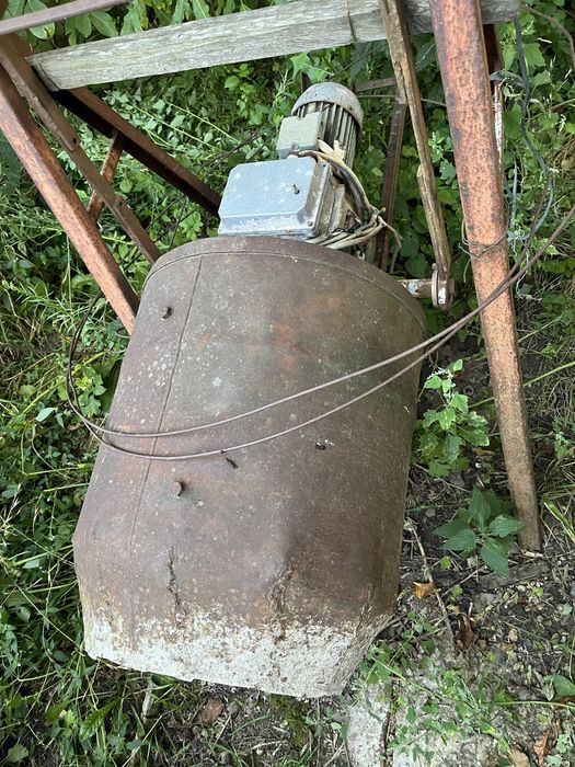 Продам бетономішалку.