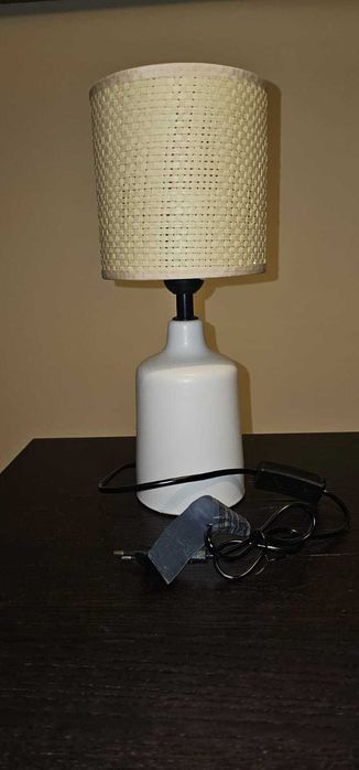 candeeiro de mesa com lâmpada