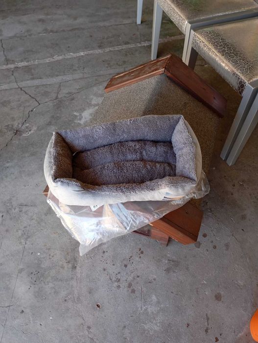 Kit para cão (Casota, cama e basilho)