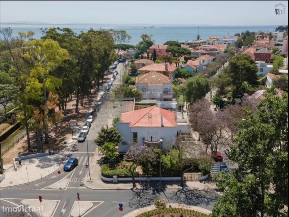 Quarto - localizado em Oeiras Lisbon