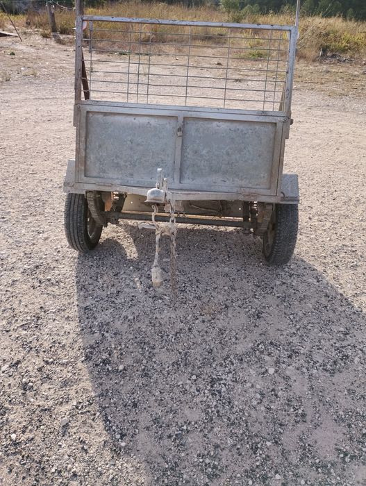 Reboque em bom em estado para venda