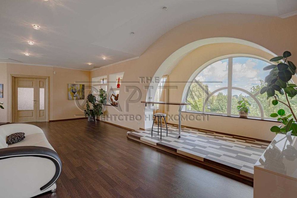 Оренда елітного будинку в Оболонському районі Київ  перша лінія Дніпра