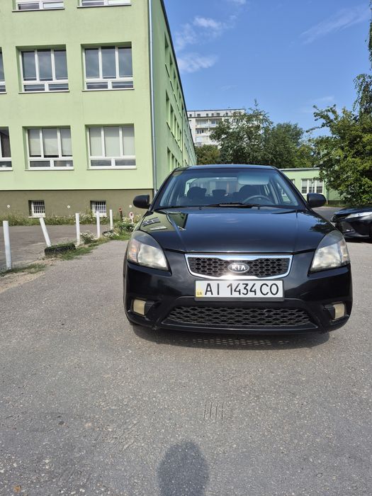 Kia Rio 1.4 седан 2011 року