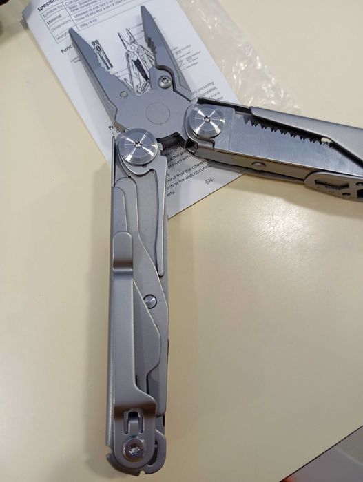 Multitool - alicate táctico.