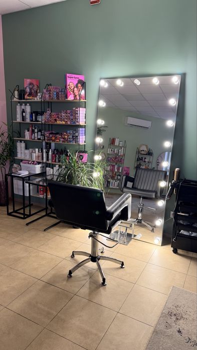 Ресепшн, крісло перукаря, дзеркало для салону краси