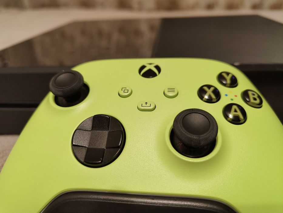 Xbox One 500 gb + геймпад Xbox Series (новий, акумулятор)+ акаунт з іграми