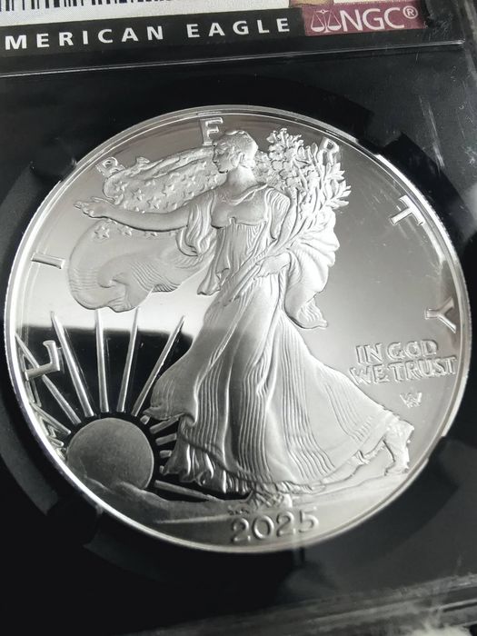 США 1 долар 2025 року - Американський срібний орел. СРІБЛО. СЛАБ.