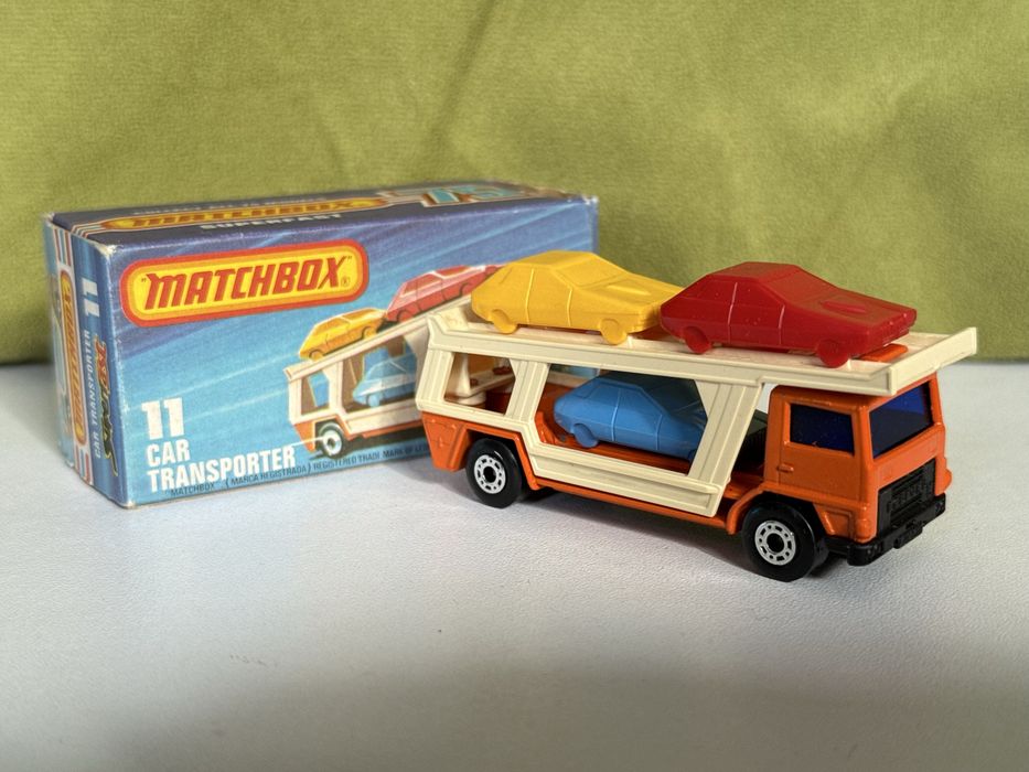 Matchbox Superfast 11 Car Transporter z autkami