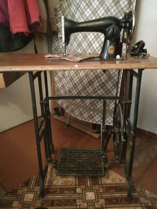 Швейная машинка ,ручна,ножна