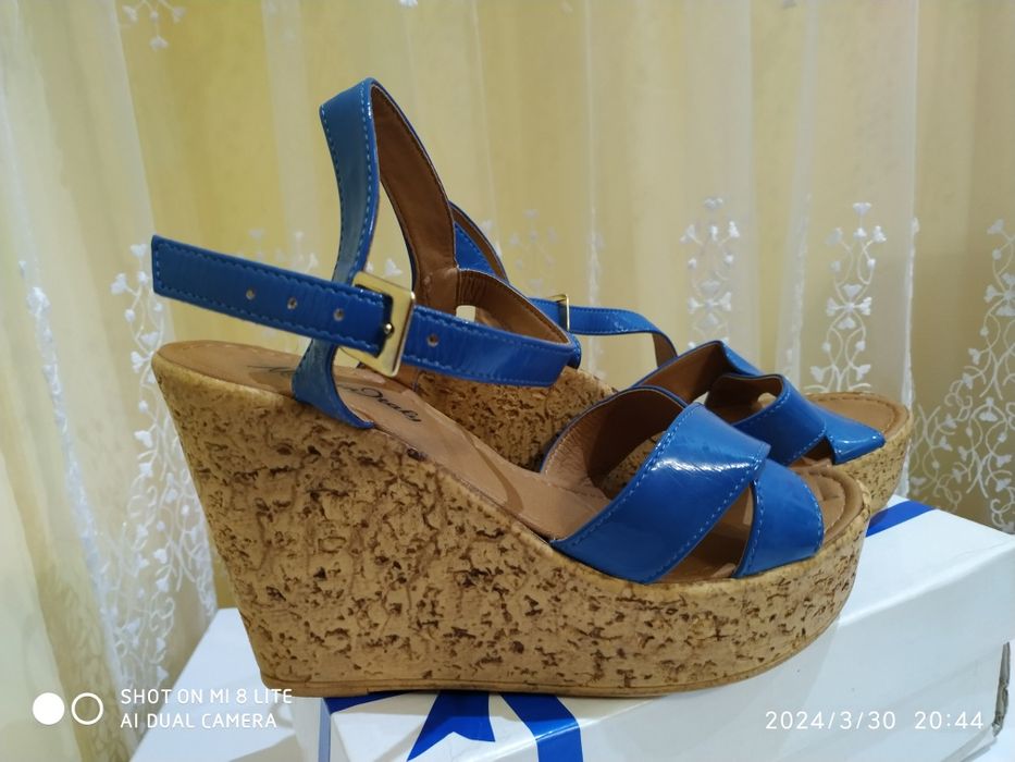 Босоніжки жіночі