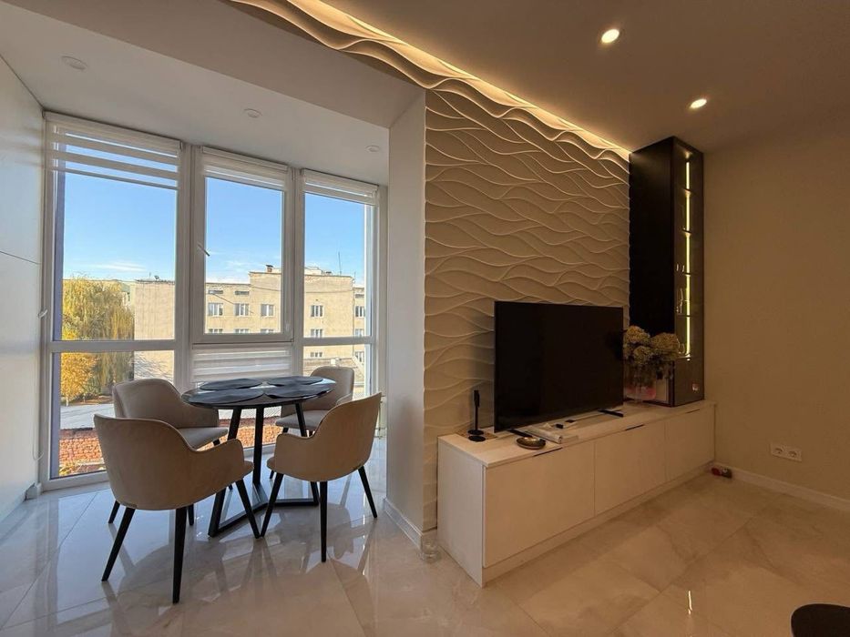 Продається стильна 2 кімнатна квартира в клубному будинку поблизу Цент