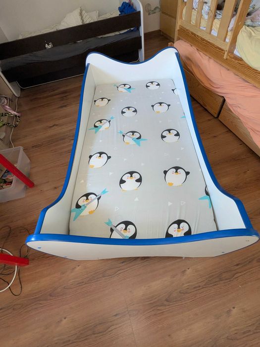 Łóżko dziecięce .