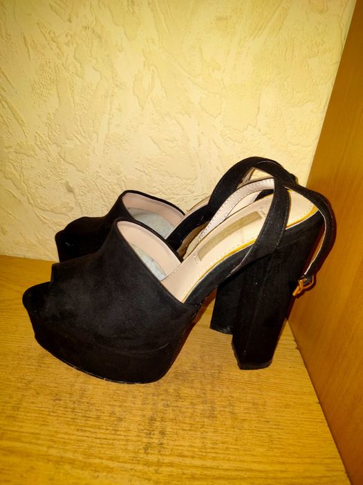 Босоніжки 36 розмір,замш натуральний,бренд Primadonna, Braska-надсилаю