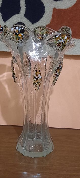 Величезна й розкішна ваза, гутне скло; Старинная ваза выдувное стекло