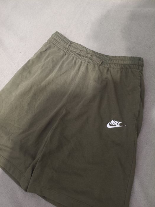 Класичні шорти Nike