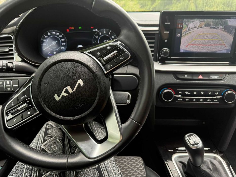 Carro Kia Ceed de 2023 (como novo)