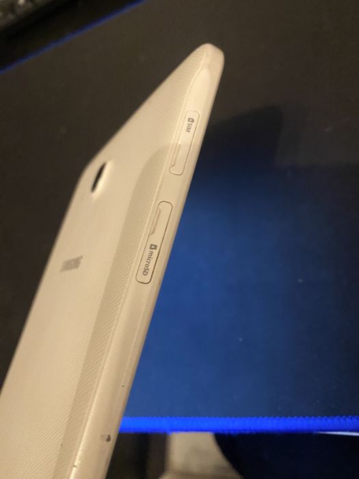 Планшет Samsung T561