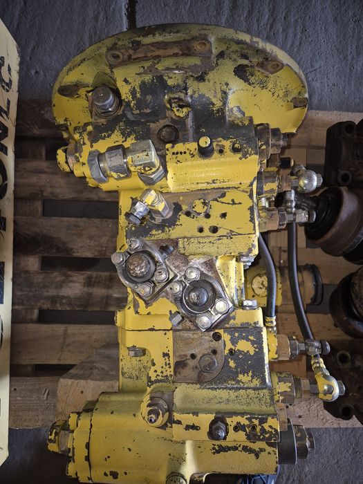 Pompa hydrauliczna Komatsu pc 240-6 - części
