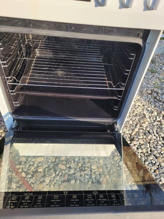 Продам газову плиту з електричною духовкою