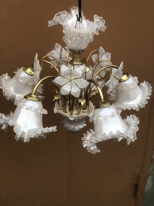 Продам красивую люстру б/у