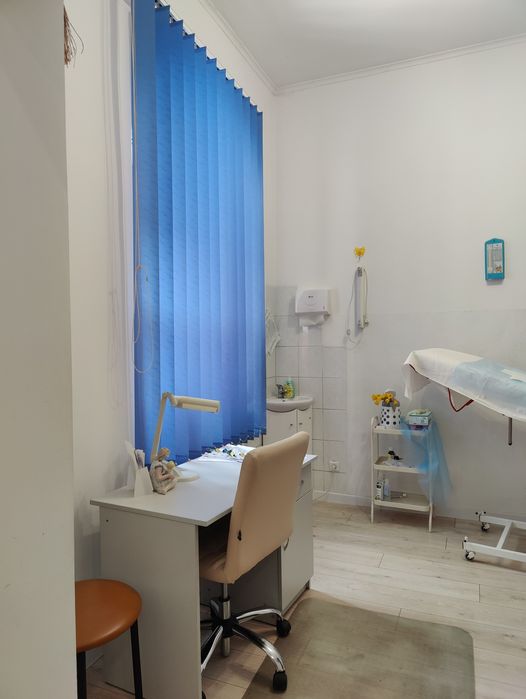 Продаж Комерція вул.Куліша Центр Фасад 3 вікна+ Двері,ц.160000 у.о