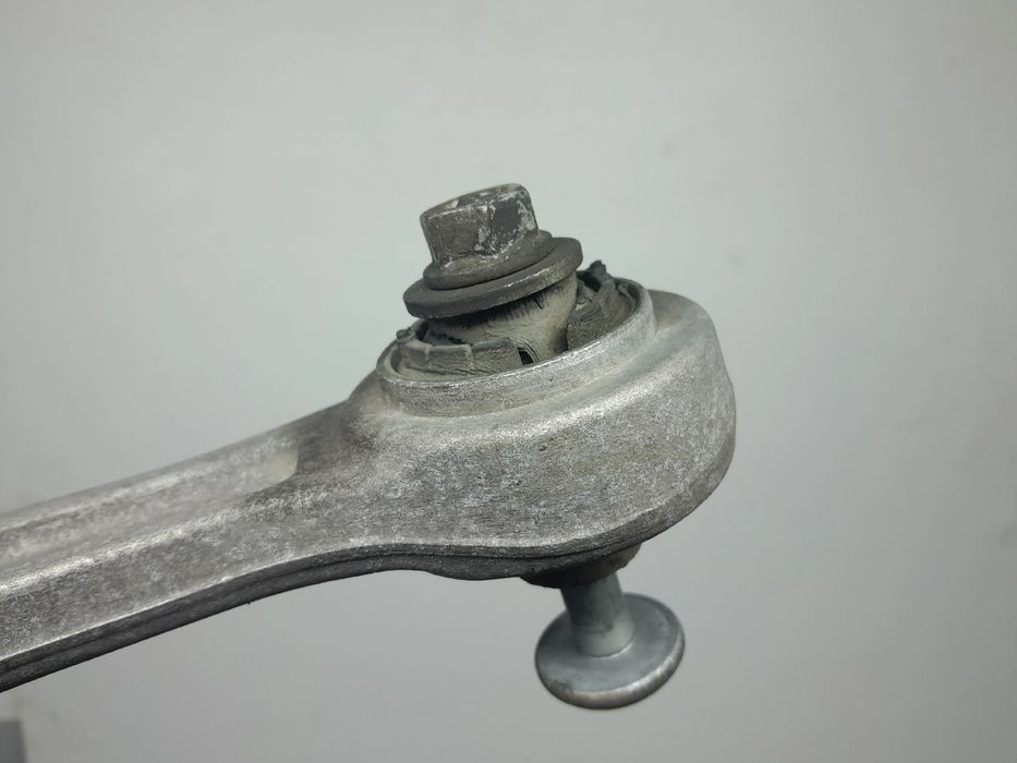 Braço de suspensão frente direito AUDI A4 Avant (8K5, B8)