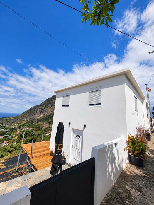 Moradia totalmente remodelada e pronta a habitar com 1900m2 Terreno