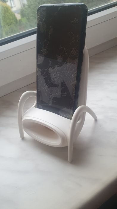 Bezprzewodowa ładowarka w formie designerskiego krzesełka – BIAŁY!