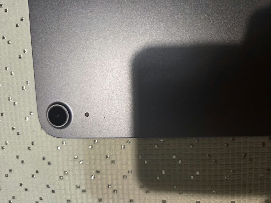 iPad Air 5. generacji 64 GB + etui + NOWY rysik